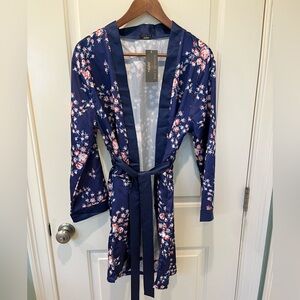 Morgan Lane Women’s Satin Navy Floral Robe Small / Medium NWT